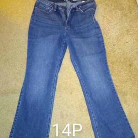 Womens Clothes - Picture 5 of 8